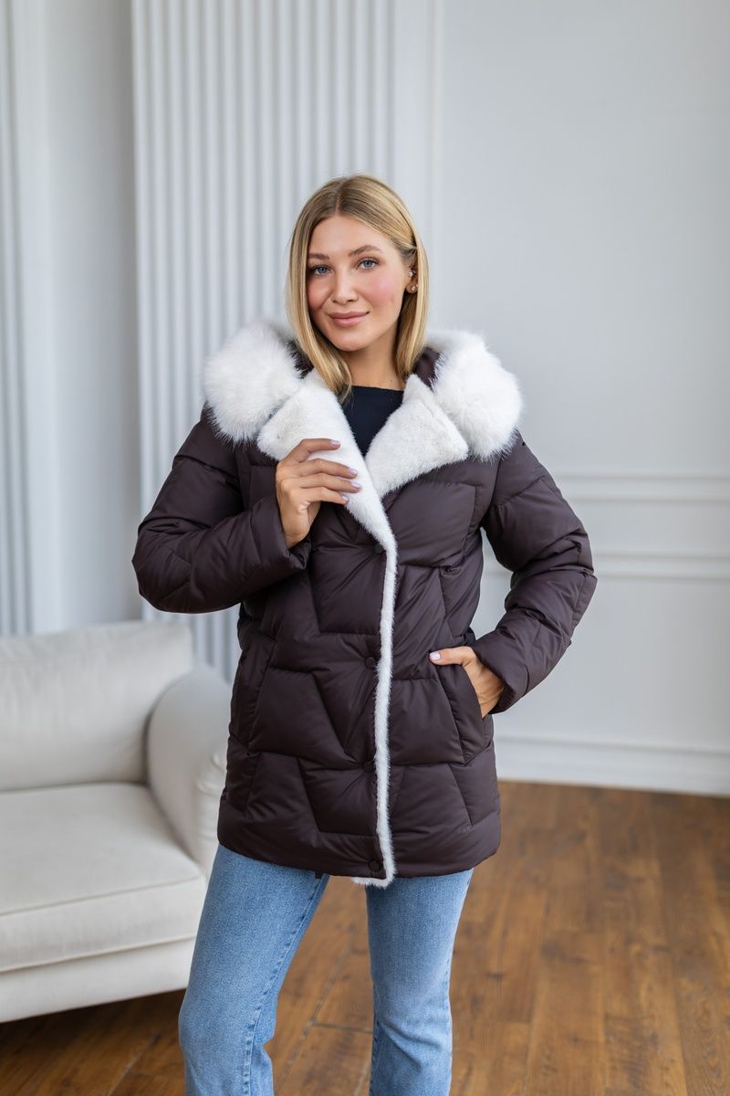 Short women's winter jacket with a hood cinched at the waist trimmed with white faux fox fur insulated with a zipper and buttons cuffs with ribbing brown with white fur, 1505 (а), 1505 (а), 42, Winter