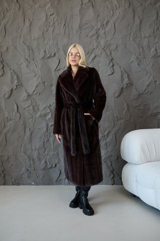 Женская длинная шуба из искусственного меха норка с английским воротником и поясом коричневая Ш-307 фото