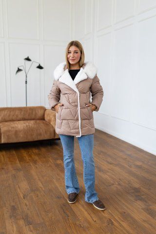 Short women's insulated jacket with a waist belt hood and faux fox fur zipper and button closure cuffs on the sleeves beige with white fur, 853 (L), 853 (L), 44, Winter
